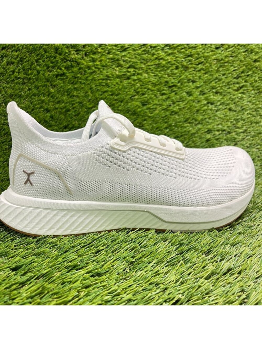 Flux Adapt Runner White Gum Mens Size 8 Womens Size 9.5 Running Athletic Shoes